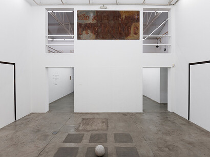 Forget the crisis, Go To Work! Courtesy of Galeria Vermelho