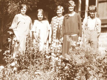 La ricerca genealogica non è soltanto la caccia ad antenati illustri, ma un modo per riscoprire le vite delle persone comuni che hanno reso possibile la nostra esistenza