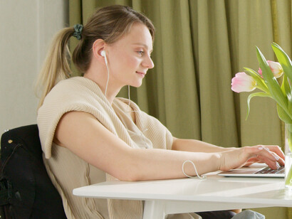 Psicóloga escolar se baseia em sua segunda formação em pedagogia para orientar professores sobre inclusão e ensino