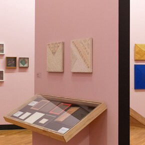 Neide Sá: vida, doce mistério, vista da exposição. Cortesia da Pinacoteca