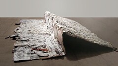 Scongelamenti, 2018 - 2019. Pagine di giornale e pigmenti, cm 130x125x20