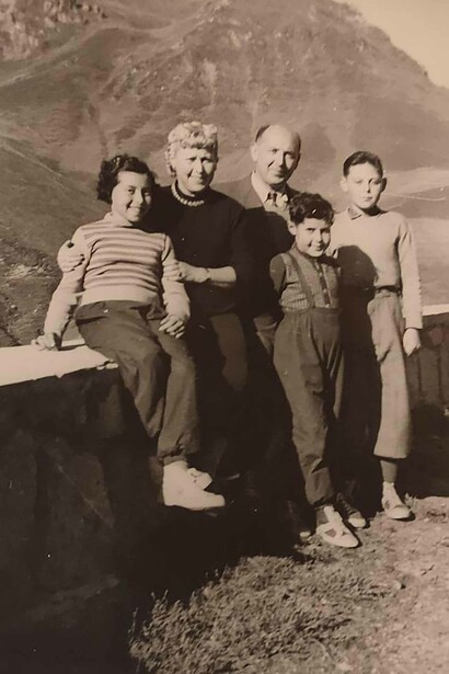 Photo de famille. Le but de la nature, qui n’a aucune sensibilité, aucune morale et aucune compassion, est hermétique : elle choisit ce qui risque à ses yeux de fournir la meilleure survie, donc, elle choisit les hommes forts
