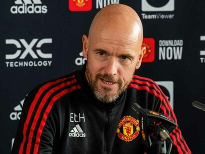 Erik ten Hag addressing the reporters at the Manchester United press conference