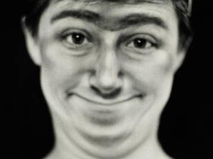 Untitled Film Stills, Cindy Sherman, 1975. No se actúa para engañar, sino para pertenecer: la máscara es la condición de la aceptación