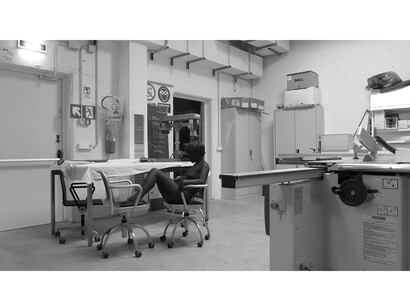 Lili Reynaud-Dewar, Vivre avec ça?! (Museion, Soleil Politique), 2014 (still). Two HD videos, black and white, 10:02 and 10:02 min. Courtesy the artist and Galerie Emanuel Layr, Vienna