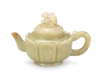 Hu teapot with the characters 'longevity', Ming dynasty (1368–1644). Courtesy of the Moscow Kremlin Museum