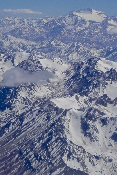 Aunque no recibió todos los premios nacionales que merecía, Patricio Manns permanece en la memoria cultural chilena como uno de los creadores más influyentes y perdurables del siglo XX. Cordillera de los Andes, Chile