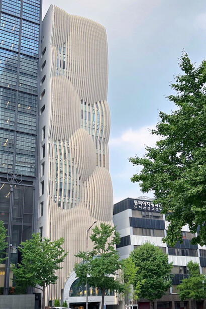 Lie Sangbong Tower, Gangnam area, Seoul. Courtesy of Blank Space Gallery, New York