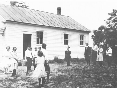 Las desigualdades y las determinantes sociales no son una nota a pie de página, son la cuestión principal. Trabajo de salud y nutrición en una escuela de una sola aula cerca de Ítaca, alrededor de 1920, Grecia
