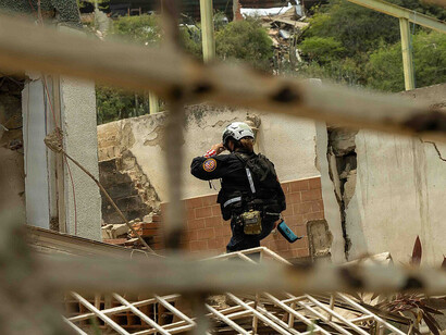 Equipo de búsqueda y rescate urbano de recorre las ruinas de La Guaira, Venezuela, el 28 de junio de 2026