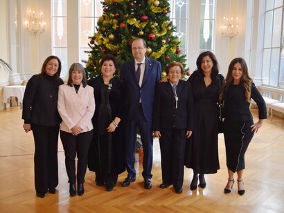 Sonia Brito Sandoval accanto all'Ambasciatore Alexej Paramonov alla dx Mirta Granda Averhoff e Monica Robelo, a sx Teresa Subieta Serrano, Abeer Odeh e Maria Elena Uzzo