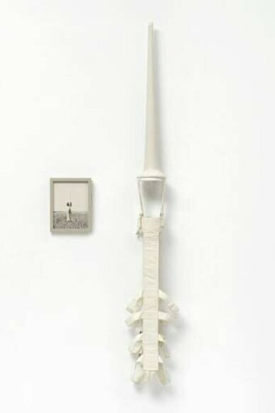 In Unicorn (Einhorn, 1970), Horn’s early work merges performance and installation: a classmate carries the striking horn on her head for hours across the countryside, emphasizing poetic mythological symbolism and the intimate interplay between body, object, and landscape