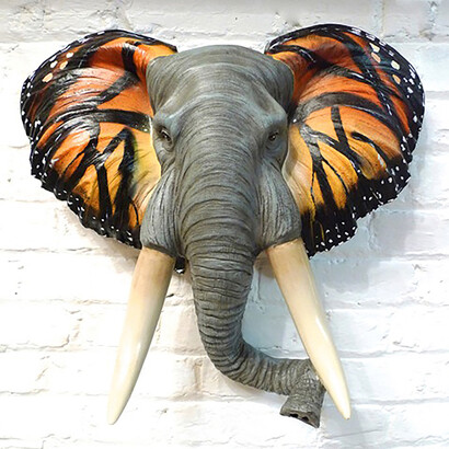 Finn Stone, Beauty and the Beast, Fibreglass & paint, 58 x 56 x 22 cm