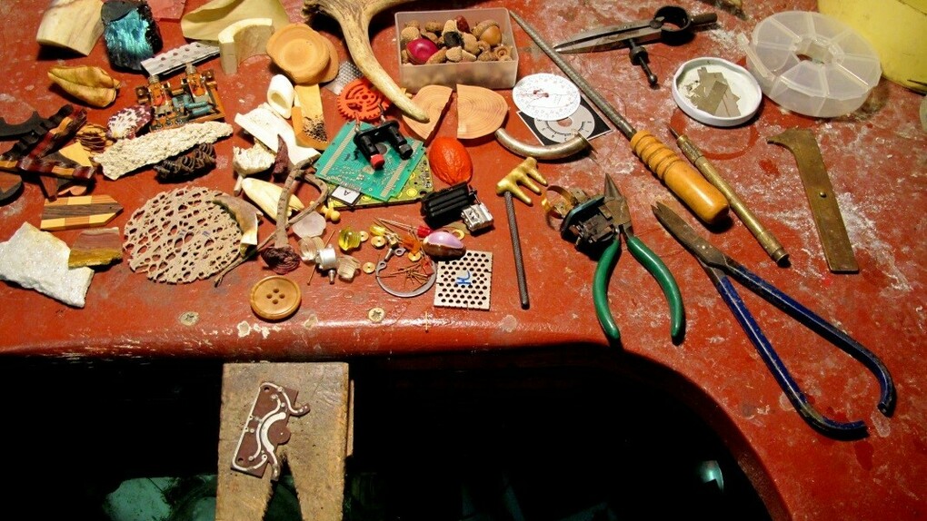 Carlos Pastor's work area