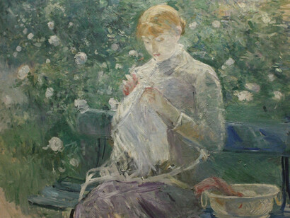 Berthe Morisot (1841-1895), «Joven cosiendo en un jardín». Pasie, la criada de los Manet, cosiendo en el jardín de Bougival, 1881, óleo sobre lienzo. Museo de Bellas Artes de Pau, Pirineos Atlánticos, Francia