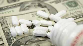 Além de permitir enormes lucros, as patentes dificultam a acessibilidade da população aos medicamentos