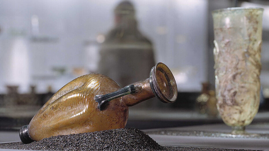 Glass from four millennia. Courtesy of Landesmuseum Württemberg