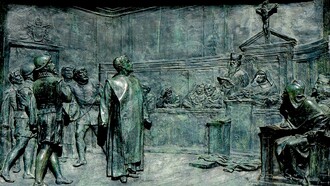 O Julgamento de Giordano Bruno pela Inquisição Romana. Relevo em bronze por Ettore Ferrari, Campo de' Fiori, Roma
