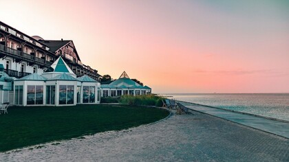 Marienlyst Strandhotel, set between the Øresund Strait and the sand dunes of Helsingør, reflects the town’s long history as a seaside retreat shaped by leisure, travel, and proximity to the sea © Photo by Jacob Lisbygd