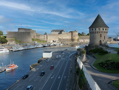 Château de Brest. Au XVIIème siècle, la bâtisse a été transformée par Vauban, ingénieur et architecte militaire, qui a modernisé la ville et l’arsenal © By Thesupermat - Own work, CC BY-SA 3.0