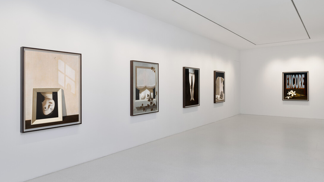 Anna Weyant, Who’s afraid of the big bad wolves, exhibition view. Courtesy of Gagosian