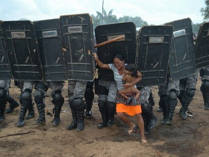 El casco de los invasores.
