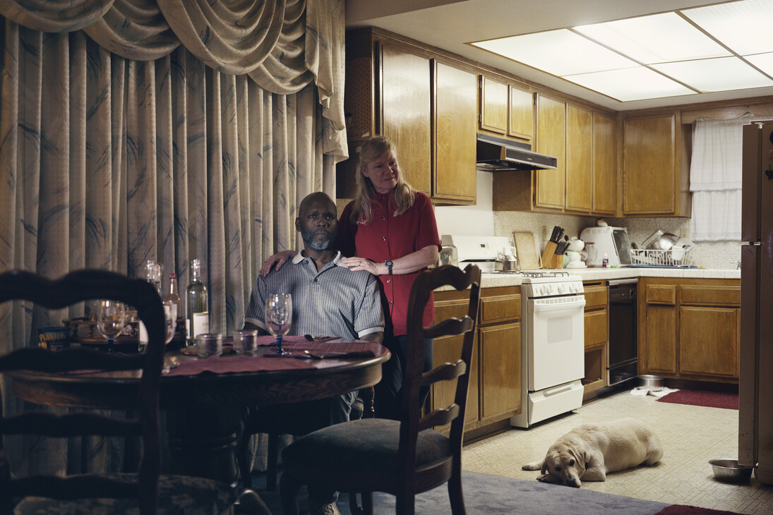 
Philip-Lorca diCorcia, Lynn and Shirley, 2008, Inkjet print, 40 x 60 inches (101.6 x 152.4 cm). Courtesy the artist and David Zwirner, New York/London