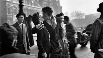 Le Baiser de l'Hotel de  Ville, 1950 ©Atelier Robert Doisneau