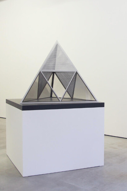 Dan Graham. Courtesy of Galería Cayón