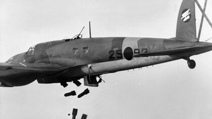 En febrero de 1937 embarcaron en secreto hacia España los primeros cuatro ejemplares de He 111B-1 del casi centenar de He 111 de diversas versiones que combatieron en la Guerra Civil; fueron entregados a dos Staffel del elemento de bombardeo de la Legión Cóndor, el Kampfgruppe