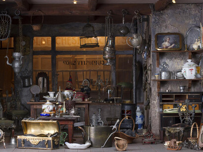 Helena Rubinstein, Old curiosity shop, England, 19th century. Courtesy of Tel Aviv Museum of Art