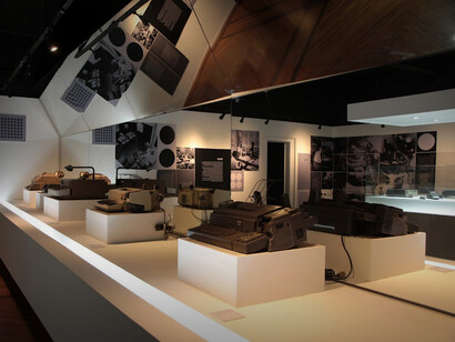 Parte interna do Museu do Café na cidade de Santos, litoral de São Paulo, onde se pode observar máquinas históricas