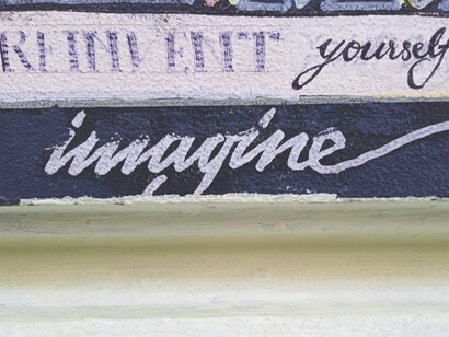 Libreria, Exacheia, Atene, Grecia © Anna Lauvergnac. Nel ’68 c’era una frase sulle bandiere che ondeggiavano sulle barricate, una frase che sventolava nel vento della rivolta: “L’Immaginazione al Potere”