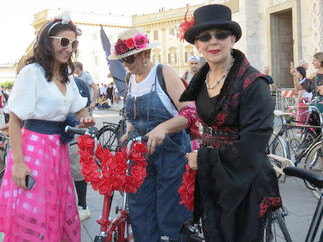 Milano Fancy Women Bike Ride