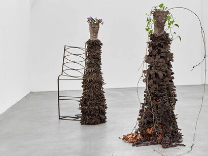 Chiara Camoni, Colonne, vista della mostra. Per gentile concessione di SpazioA