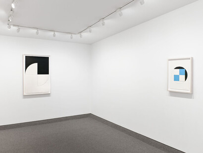 Leon Polk Smith, Circle and square, 1948-1987, exhibition view. Courtesy of Krakow Witkin Gallery