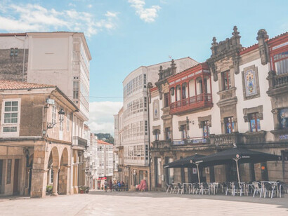 Estamos aquí disfrutando del atractivo de sus callejuelas