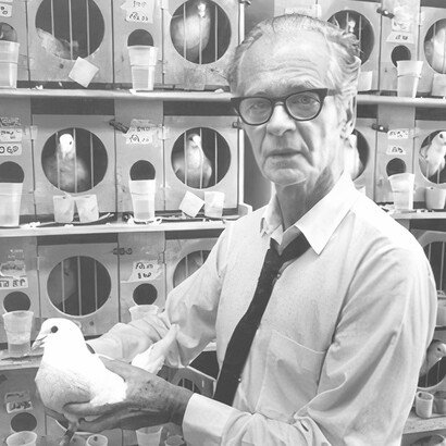 Burrhus Frederic Skinner,  psicólogo, filósofo social, inventor, y autor estadounidense
