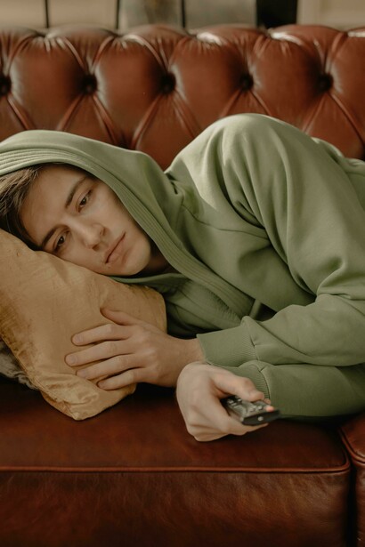 O desejo não volta como uma decisão. Ele não responde a uma ordem. Ele reaparece quando encontra lugar. E esse lugar não se constrói com mais estímulo, mais preenchimento ou mais distração