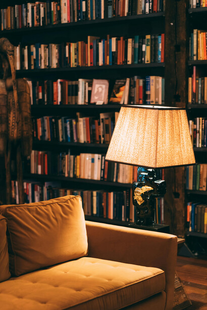         A abordagem de Voegelin à história revela a influência da cosmogonia e dos mitos no desenvolvimento das civilizações