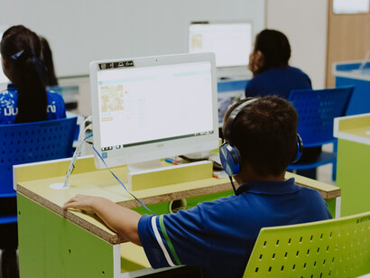 Sala de computação e a interação com máquinas de acesso virtual