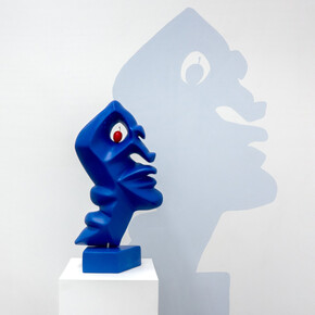 Cathrin Hoffmann, Blue Skull With At Least A Cherry, 2020, Acrylic on hard coated fiber reinforced foam, apple stalk, iron bar, 68 x 53 x 29 cm – Courtesy of the artist and Public Gallery