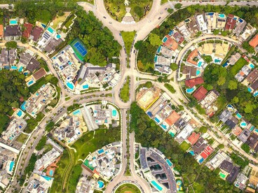 Green roundabouts mitigating urban heat and flood risks