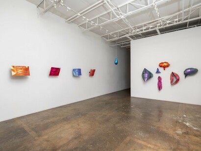 Cris Worley, Fragments, exhibition view. Courtesy of Cris Worley Fine Arts Gallery