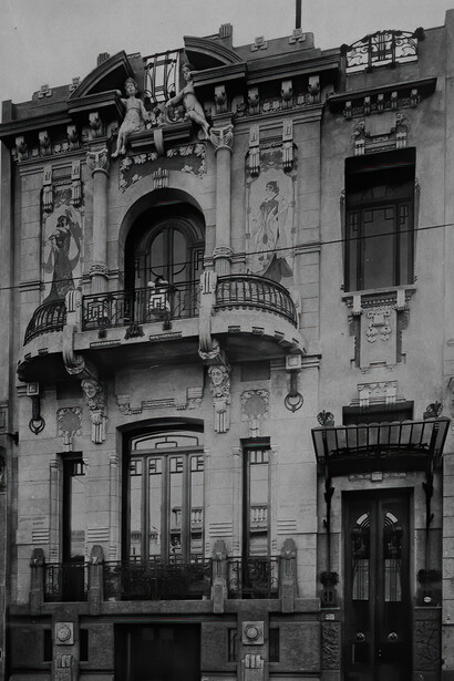 One of the first works by Virginio Colombo in Buenos Aires, Argentina, a family home located at Tucumán 1961