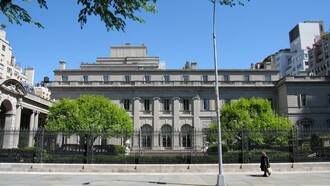 La Henry Clay Frick House fu la residenza di New York City del magnate dell'acciaio Henry Clay Frick, è la sede del museo Frick Collection, la palazzina venne disegnata dall'architetto Thomas Hastings e costruita fra il 1913 ed 1914