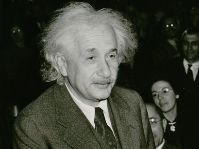 Les découvertes d'Albert Einstein bouleversent la compréhension de l'espace, du temps et de la matière