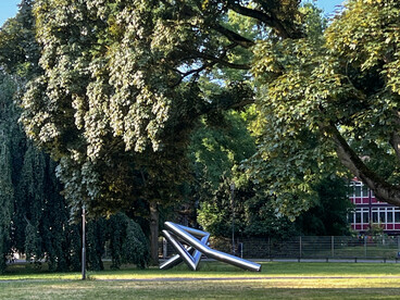 Immanuel Kant definió la Ilustración como el término de la infancia de la humanidad ( incapacidad de servirse de su propio entendimiento) y incitó a tener el valor de usar su razón. Parque Immanuel Kant de Duisburgo, Alemania