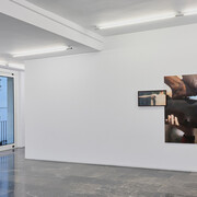 Young-jun Tak, Raise, vista de exhibición. Cortesía de Galería Luis Adelantado 