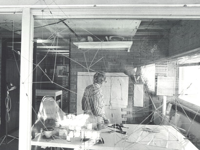 00159, Gego in her studio, 1986, Photo: Gerd Leufert

